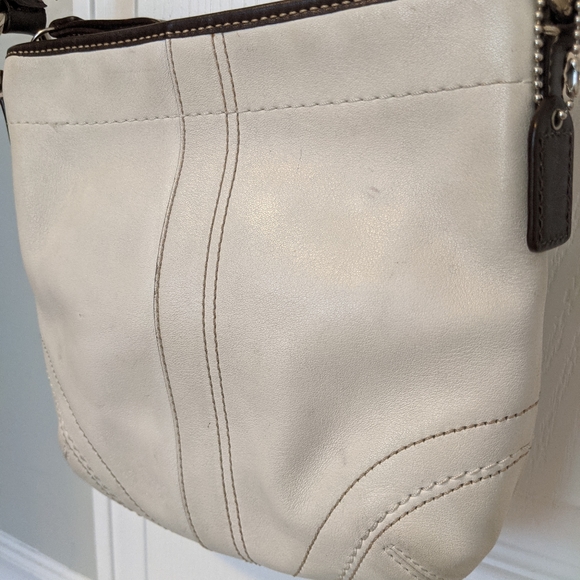 Coach leather crossbody swing bag - Picture 2 of 8